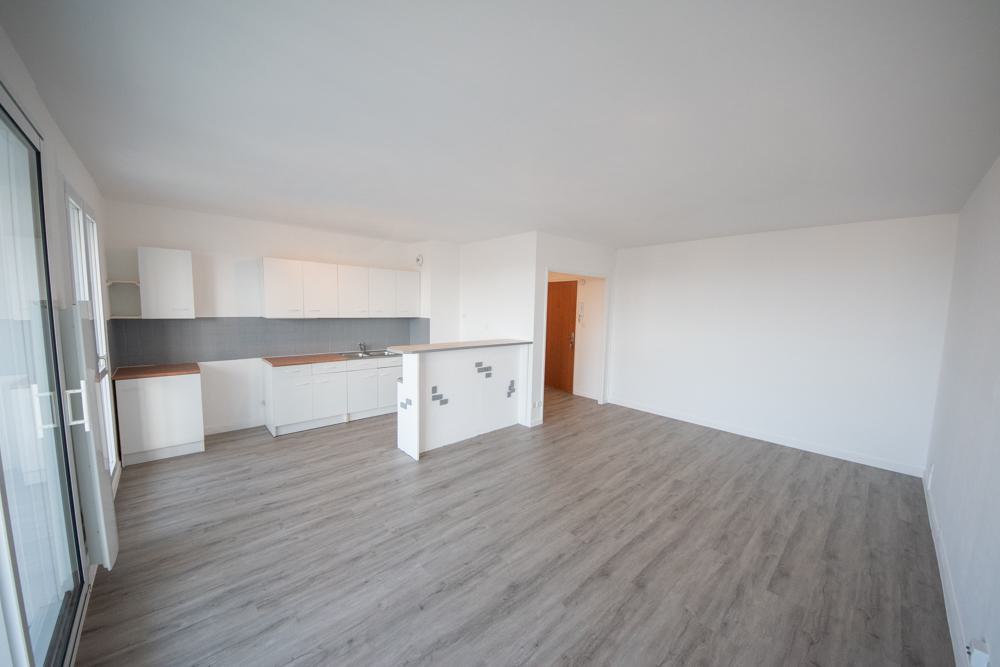 APPARTEMENT T3 - 2 CHAMBRES - RENOVE A NEUF - ASCENSEUR - BALCON - PLACE DE PARKING PRIVEE - CAVE - LOCAL A VELO - COMMERCES ET TRAM A PIED photo 4